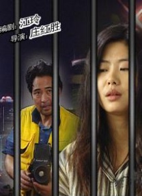 酒吧和女朋友拍照